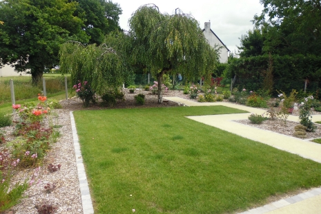 pelouse entretenue jardin paysagiste combescot